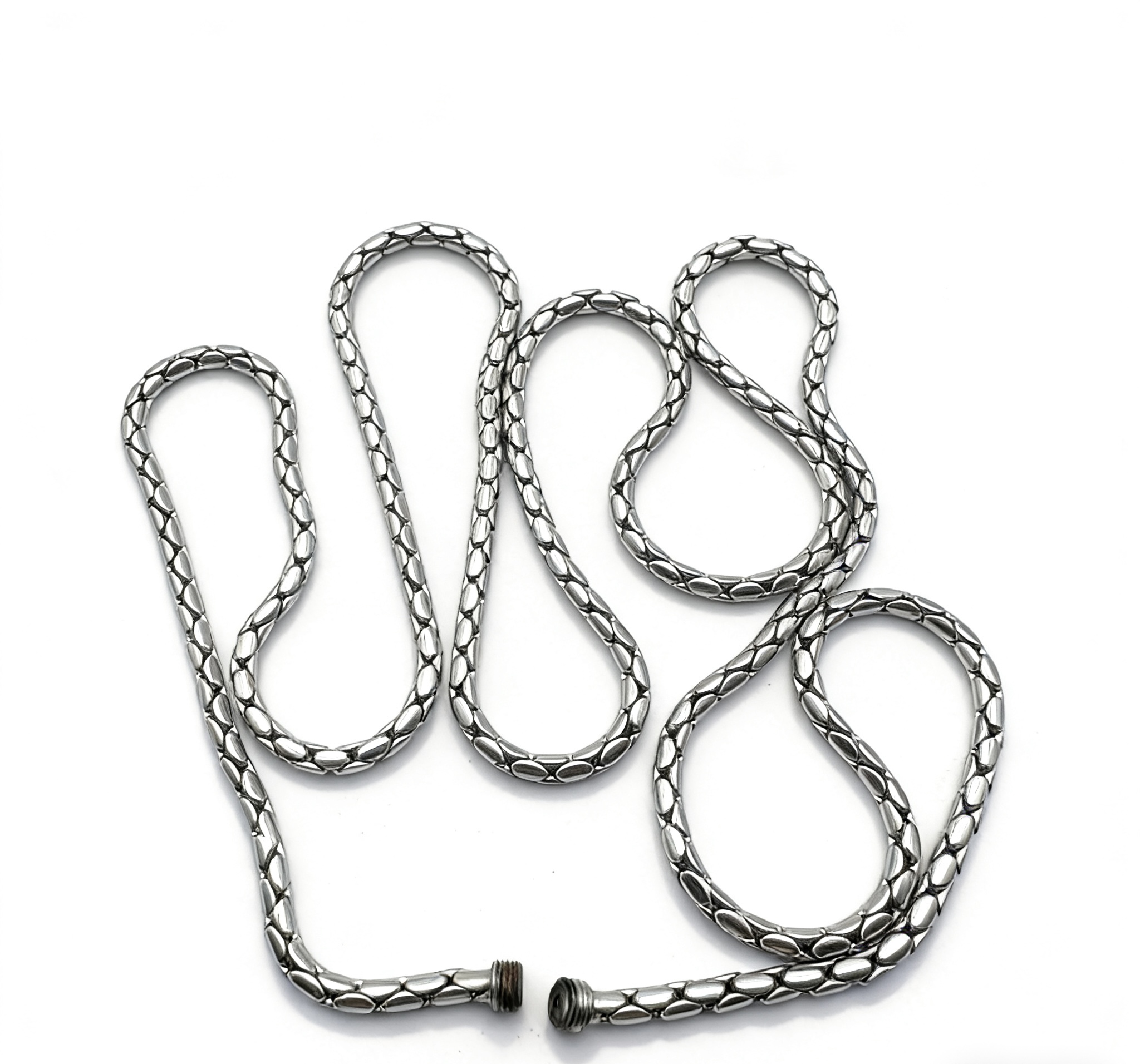High-end antique silver textured scale pattern chain with custom threaded screw ends for bespoke artisanal bags, OEM manufactured by Wahkoi Metal.