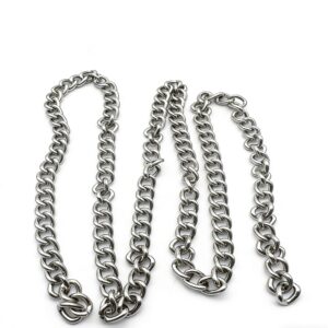 High-end mirror-polished silver curb chain and Cuban link strap for modern luxury crossbody bags and high-street accessories, custom OEM manufactured by Wahkoi Metal.
