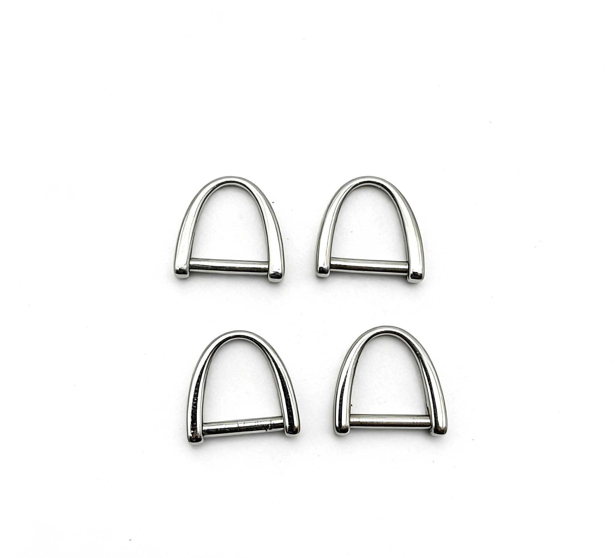 High-end mirror-polished silver tapered arch D-ring and elegant strap connector for luxury minimalist bags, custom OEM manufactured by Wahkoi Metal.